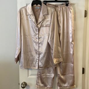 Valerie Stevens Pajama Set Brand new with tags size L beautiful pajama set